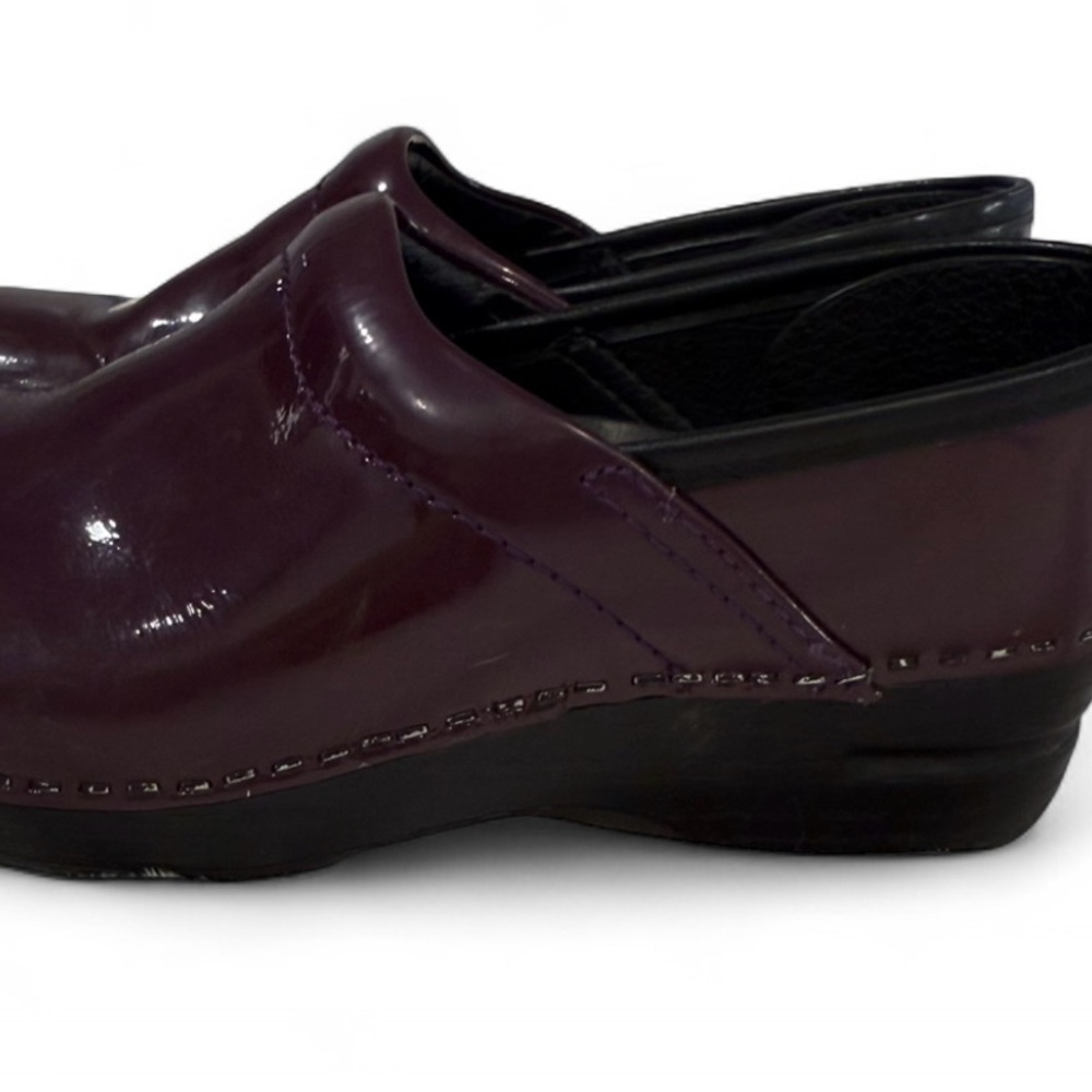Authentic kids DANKSO dark purple size 3youth EXCELLENT used condition.